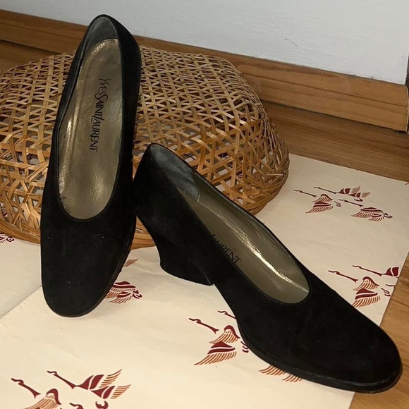 Yves Saint Laurent Black Suede Kitten Pumps- Needs Repairs - Picture 2 of 4
